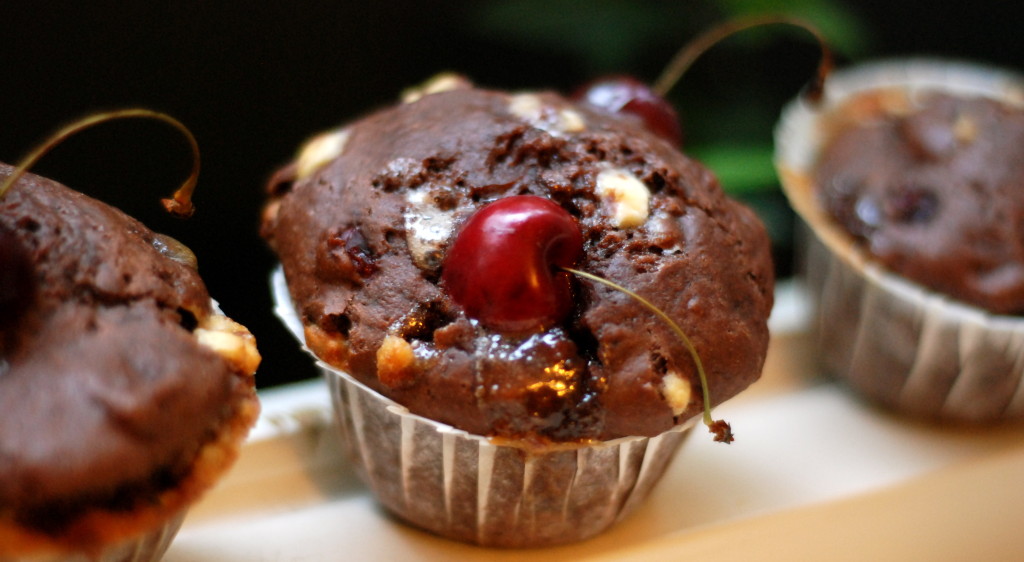 Třešňové muffiny s bílou čokoládou