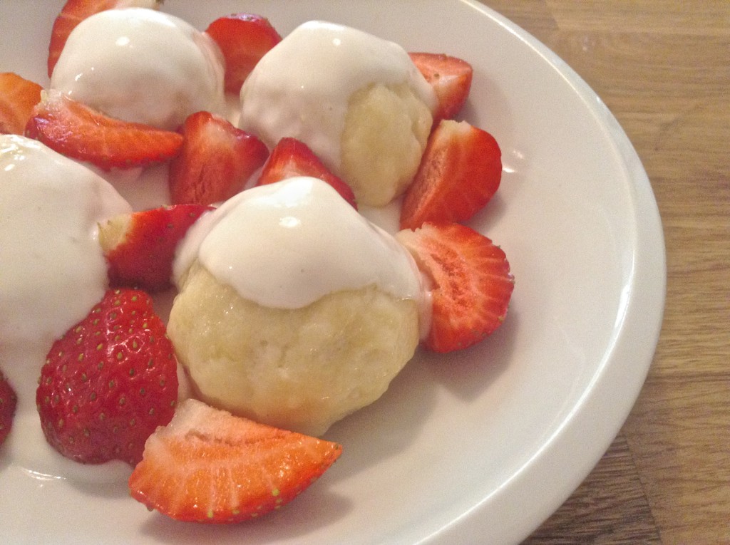 tvarohové jahodové knedlíky